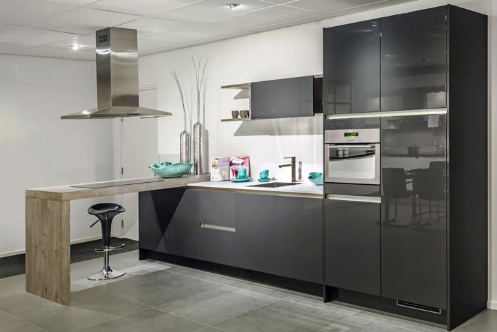 Keuken kleuren. in elke ral en sikkenskleur. adee