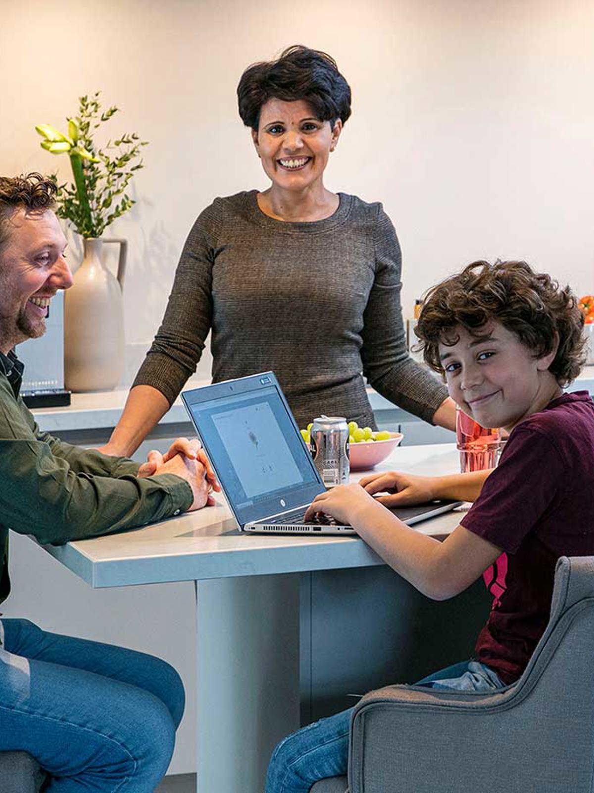 Het kookeiland maakt onze keuken gezelliger dan eerst Tjip en Fatima Vriezema uit Enschede