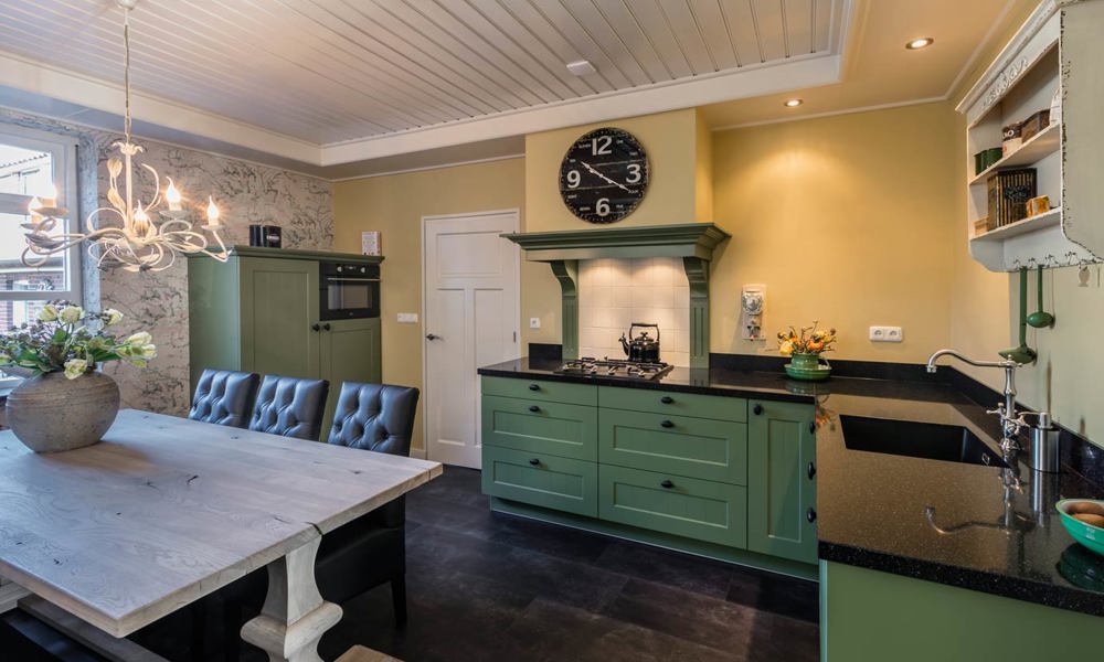 Landelijke keuken met ruime lades
